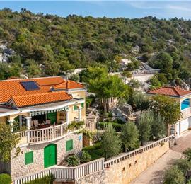 3 Bedroom Villa in Uvala Ljubljeva near Trogir, sleeps 6-7